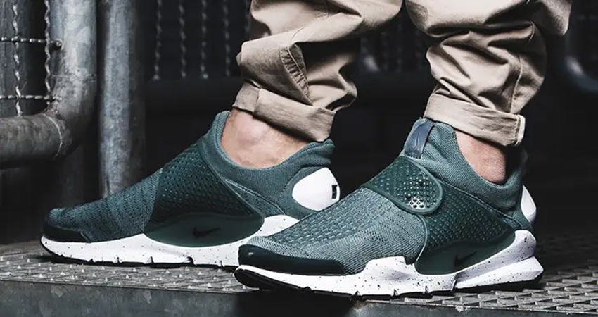 Nike Sock Dart Hasta and Black foot images | FastSole.co.uk