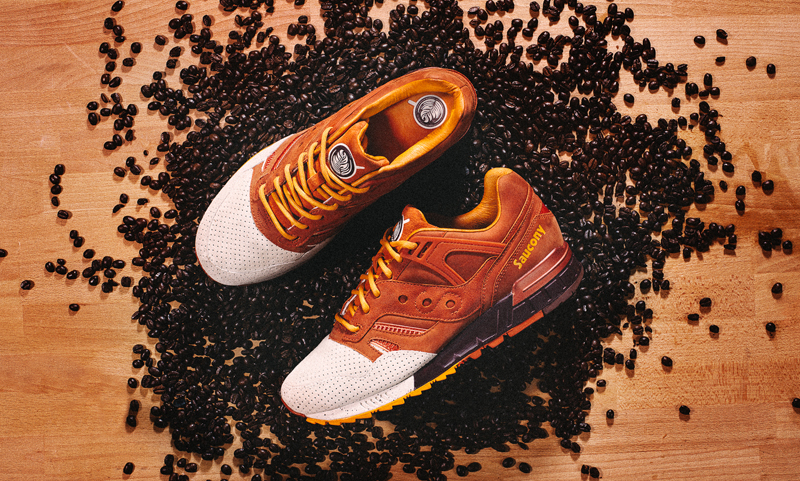 On foot look at Saucony Grid SD Pumpkin Spice