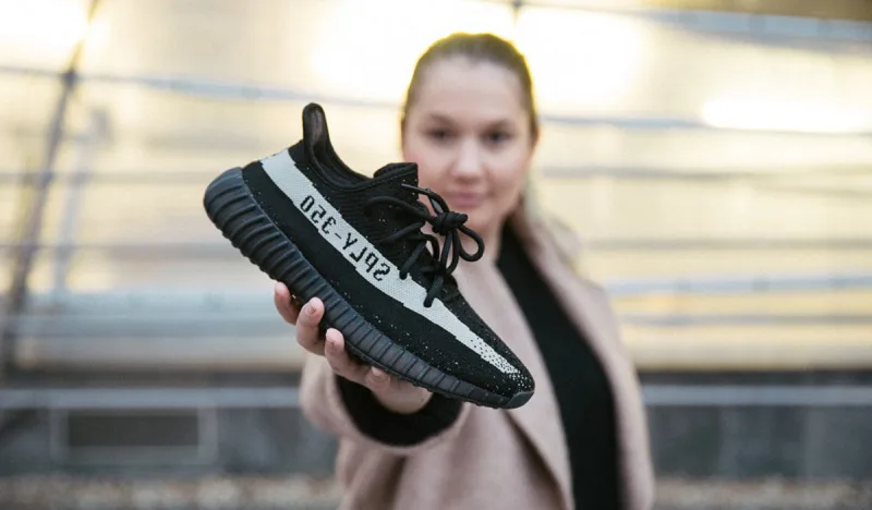 Yeezy 350 v2 2025 black raffle