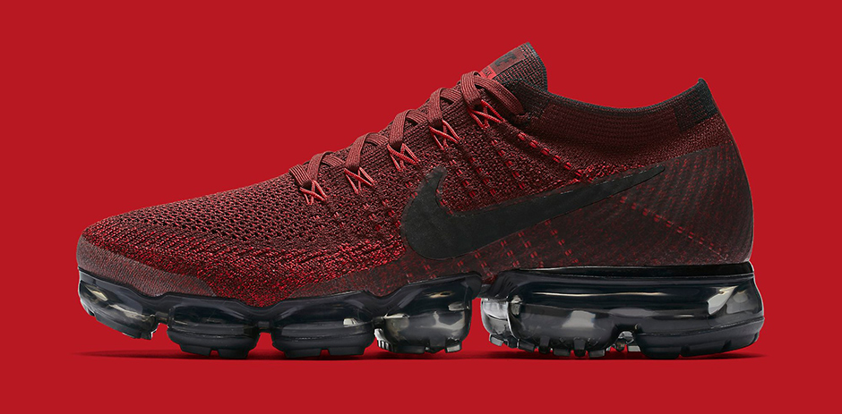 Detailed Look at the Nike Air VaporMax Team Red 01