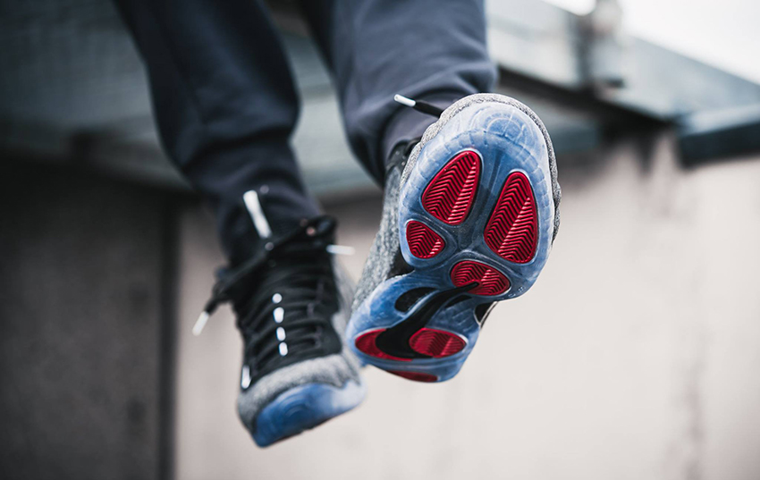 On foot Look at the Nike Air Foamposite Pro Tech Fleece 624041-007 a 02