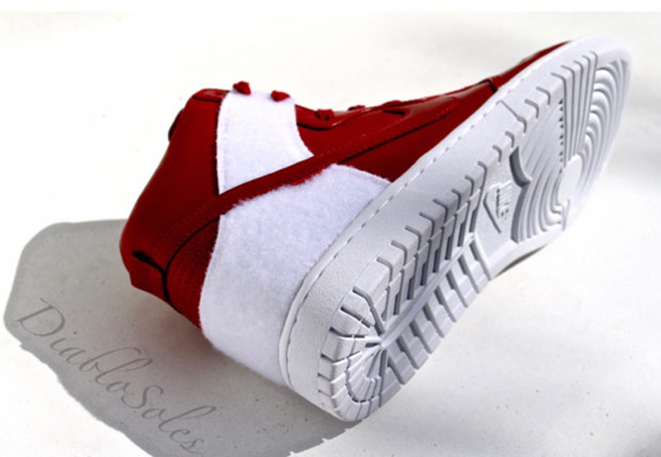 Supreme x Nike Dunk High Red White 01