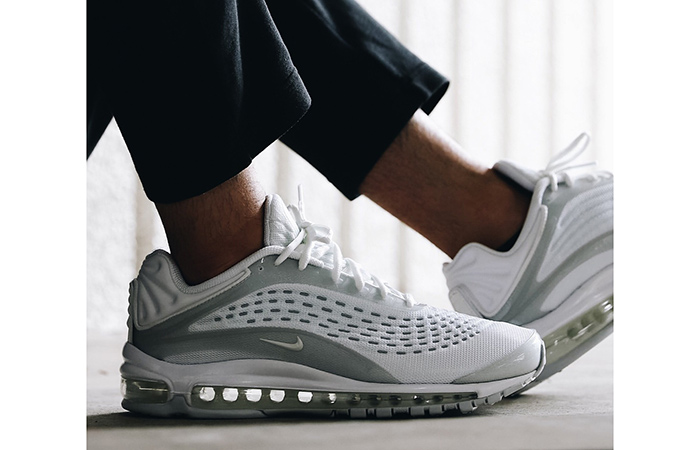 nike air max deluxe triple white