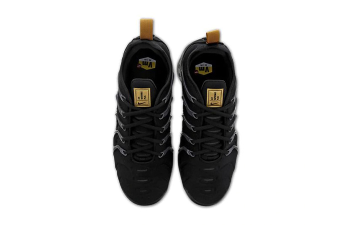 Nike Air VaporMax Plus Black Gold Footlocker Exclusive BQ5068-001 03