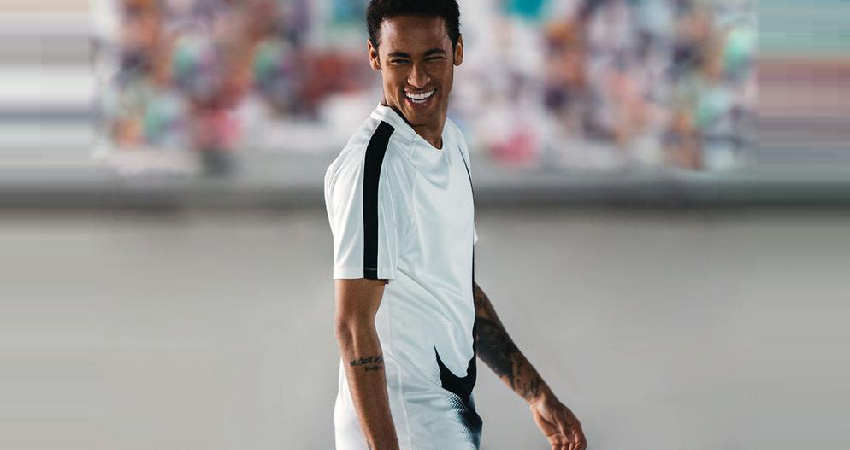 Neymar Jr. Teases Collaborated With Nike Shox R4 Sneakers 02