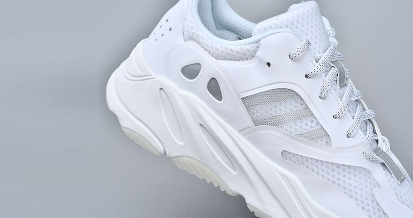 cascada jugar corrupción First Look At The Yeezy Boost 700 White Glow - Fastsole