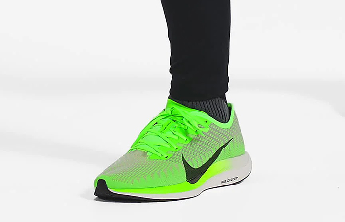 Nike Womens Zoom Pegasus Turbo 2 Electric Green AT2863-300 on foot 01