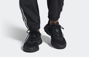 adidas Ozweego Core Black EE6999 on foot 01