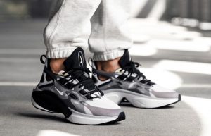 Nike Signal DMSX Black White AT5303-002 on foot 01