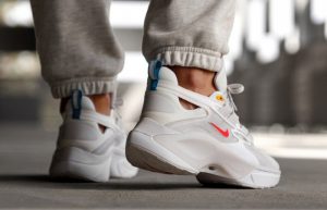 Nike Signal DMSX White Red AT5303-100 on foot 03