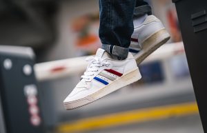 adidas Rivarly Low Colourful Stripes EE4961 on foot 01