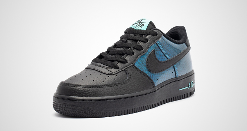 Your First Look At The Nike Air Force 1 SE Black Navy 01