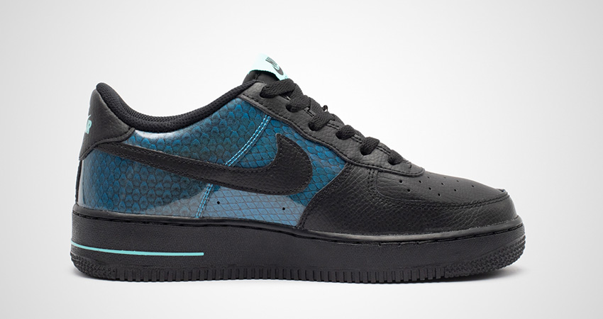 Your First Look At The Nike Air Force 1 SE Black Navy 02