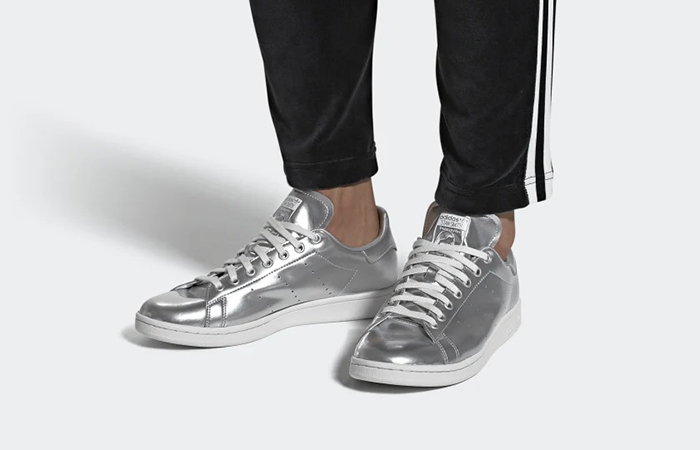 adidas Stan Smith Metalic Silver FV4300 on foot 01