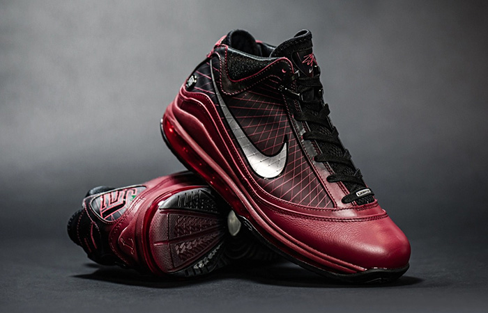 Nike LeBron 7 QS Coming With A Christmas Special Sneaker