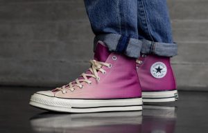 Converse Chuck Taylor All Star '70 Hi Gradient Primaloft Pink on foot 01