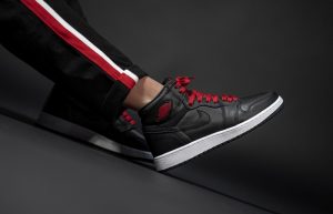 Nike Air Jordan 1 Retro High OG GS Satin Black 575441-060 on foot 03
