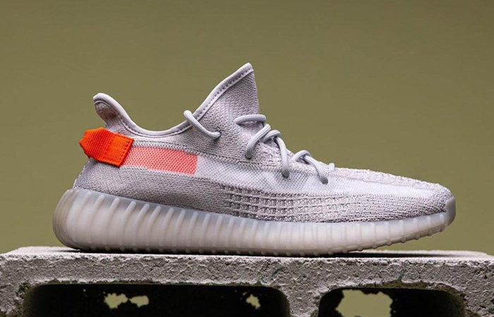 chrysant Roest ontwikkelen The Yeezy Boost 350 V2 "Tail Light" Dropping Next Month - Fastsole