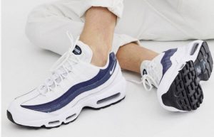 Nike Air Max 95 Essential Navy White 749766-114 on foot 01
