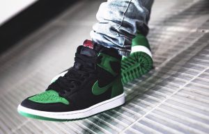 Nike Jordan 1 Pine Green 555088-030 on foot 01