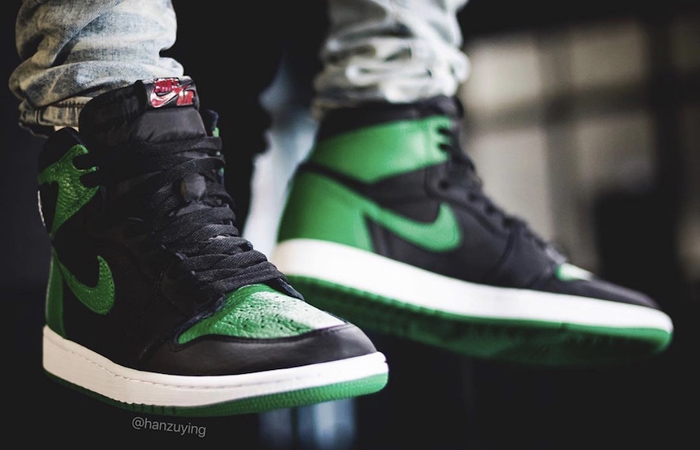 Nike Jordan 1 Pine Green 555088-030 on foot 02
