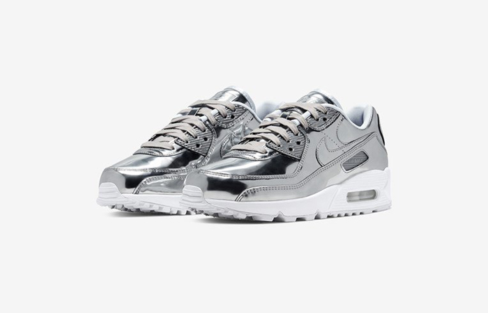 silver nike trainers womens