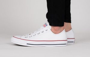 Converse Chuck Taylor All Star Classic White M7652C on foot 01