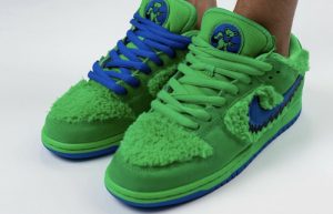 Grateful Dead Nike SB Dunk Low QS Green CJ5378-300 on foot 02