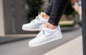 Nike Air Force 1 07 LX Low White Onyx CZ8101-100 on foot 01