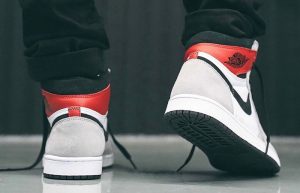 Nike Air Jordan 1 Retro High Light Smoke Grey 555088-126 on foot 03