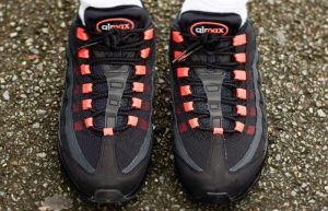 Nike Air Max 95 Black Laser Crimson DA1513-001 on foot 02