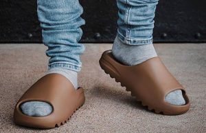 adidas Yeezy Slides Soot G55495 onfoot 01