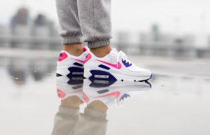 Nike Womens Air Max 90 Hyper Pink DC9209-100 on foot 01