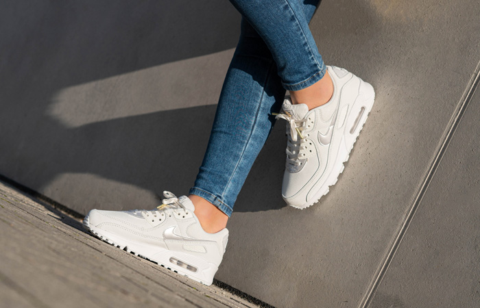 Nike Air Max 90 White Womens DC1161-100 on foot 01