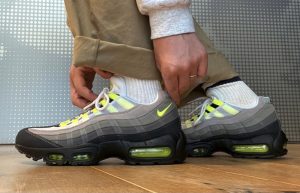 Nike Air Max 95 OG Neon Yellow Light Graphite CT1689-001 on foot 01