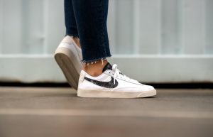 Nike Blazer Low Crater White Black Womens DA4934-100 on foot 02