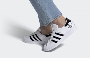 adidas Superstar Cloud White Black Womens FY4755 on foot 01