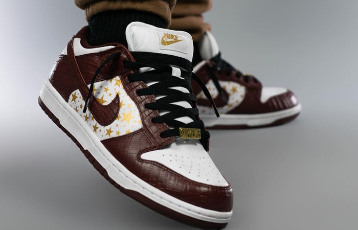 Supreme Nike Dunk Low Stars Barkroot Brown White DH3228-103 on foot 02