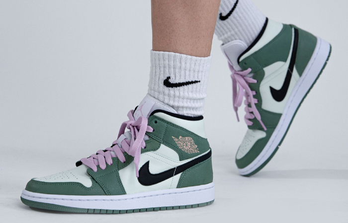 air jordan green with pink laces