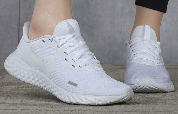Nike Revolution 5 White Womens BQ3207-104 on foot 01