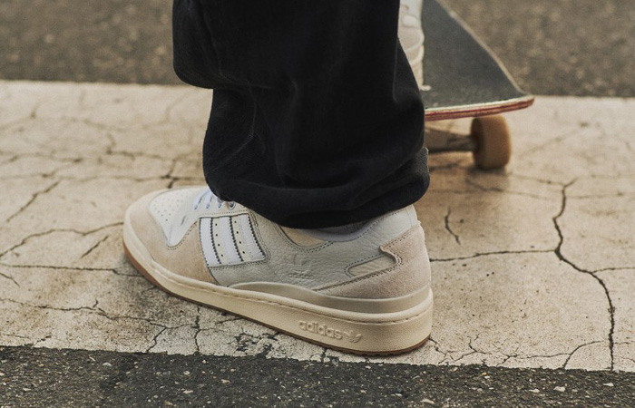 adidas Forum 84 Low Chalk White FY7998 on foot 02