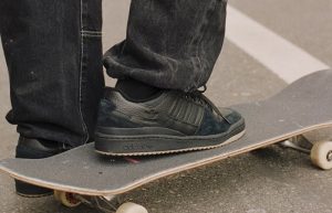 adidas Forum 84 Low Core Black FY7999 on foot 02