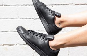 adidas Stan Smith Core Black FX5499 on foot 01