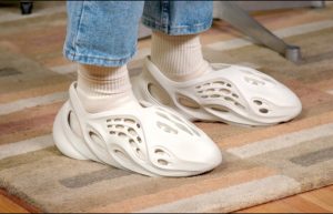 adidas Yeezy Foam Runner Sand FY4567 on foot 01