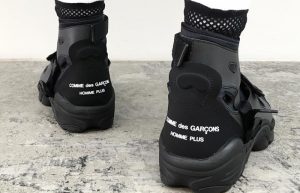 Comme Des Garcons Nike Air Carnivore Black DH0199-001 on foot 03