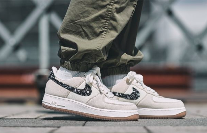 Nike Air Force 1 Low Paisley DJ4631-200 on foot 01