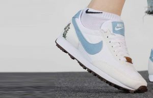 Nike Daybreak White Indigo DJ1299-101 on foot 01