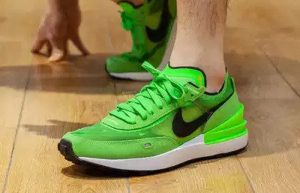 Nike Waffle One Electric Green DA7995-300 on foot 01