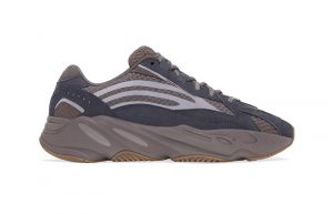 Yeezy Boost 700 V2 Mauve GZ0724 right