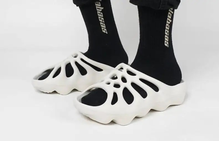 adidas Yeezy 450 Slide Ophani on foot 01
